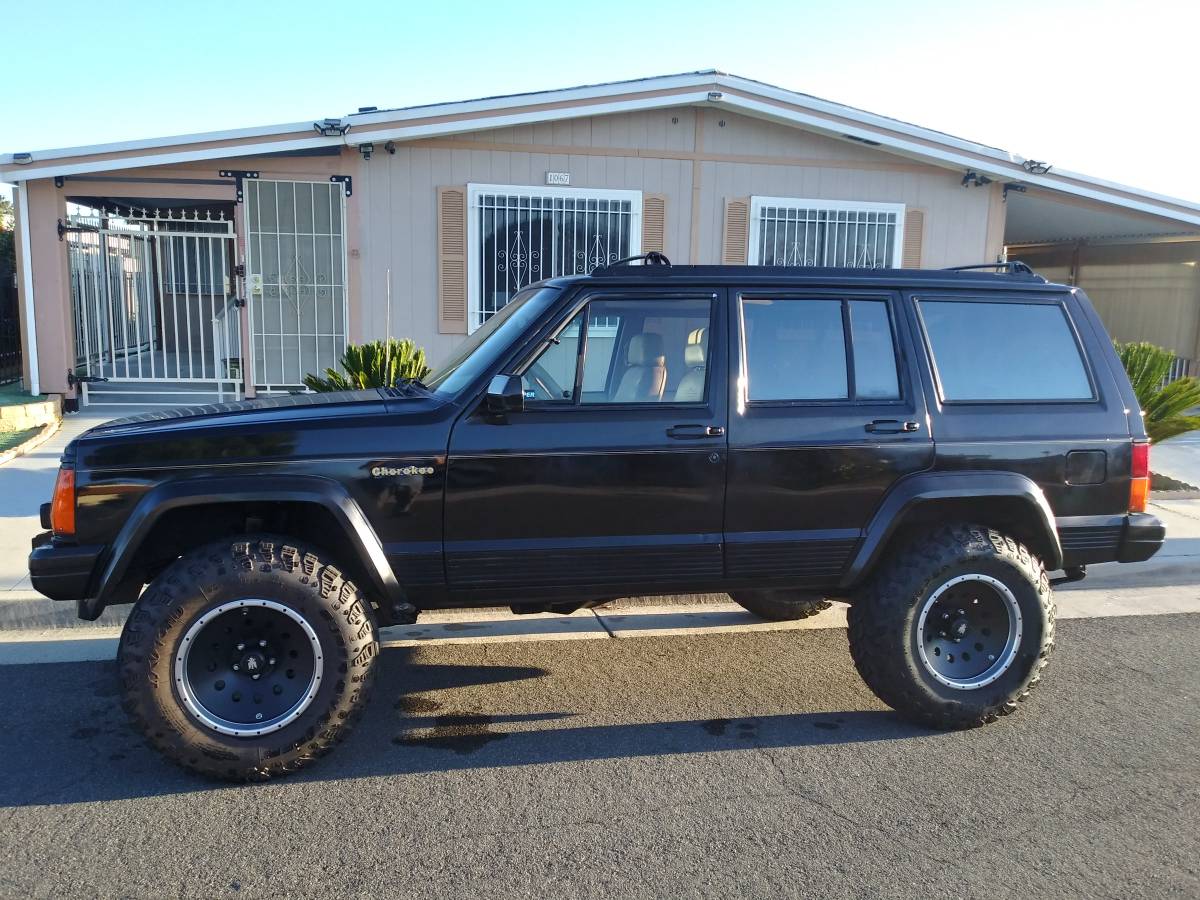 Jeep-cherokee-limited-1991-black