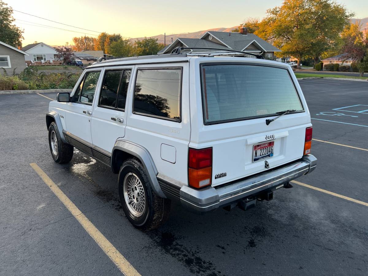 Jeep-cherokee-limitedcountry-1995-white-1