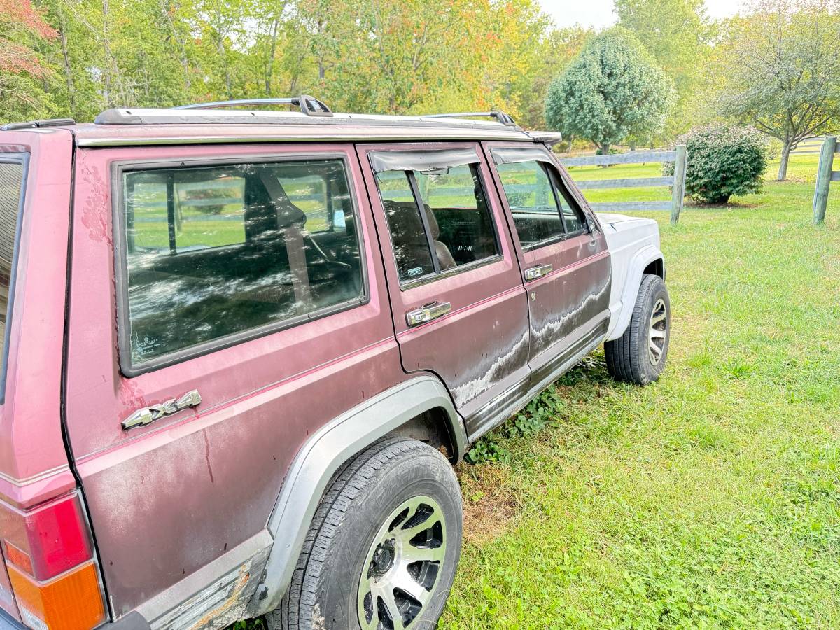Jeep-cherokee-lorado-1991-custom-14