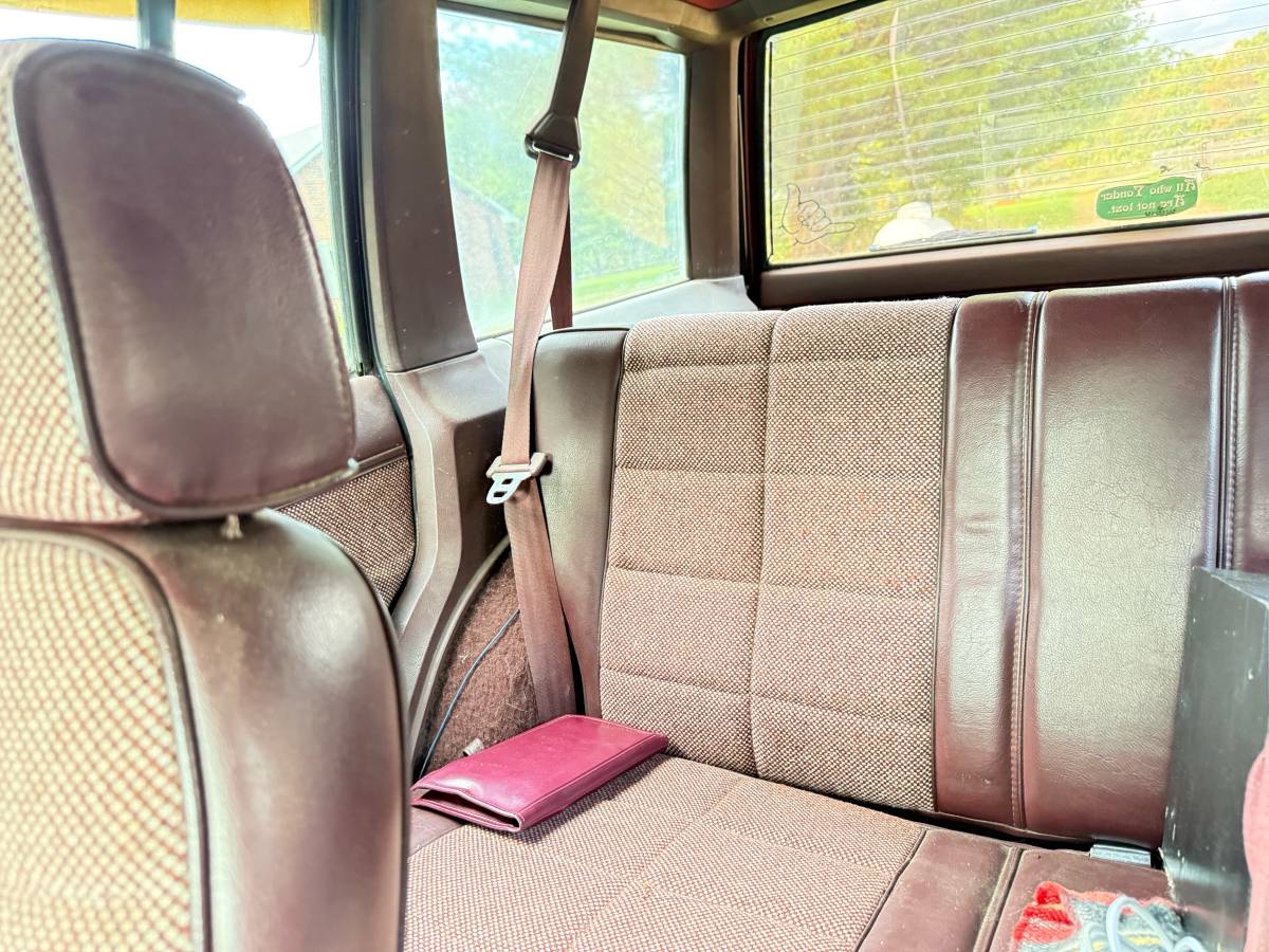 Jeep-cherokee-lorado-1991-custom-8