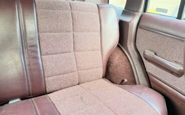 Jeep-cherokee-lorado-1991-custom-9