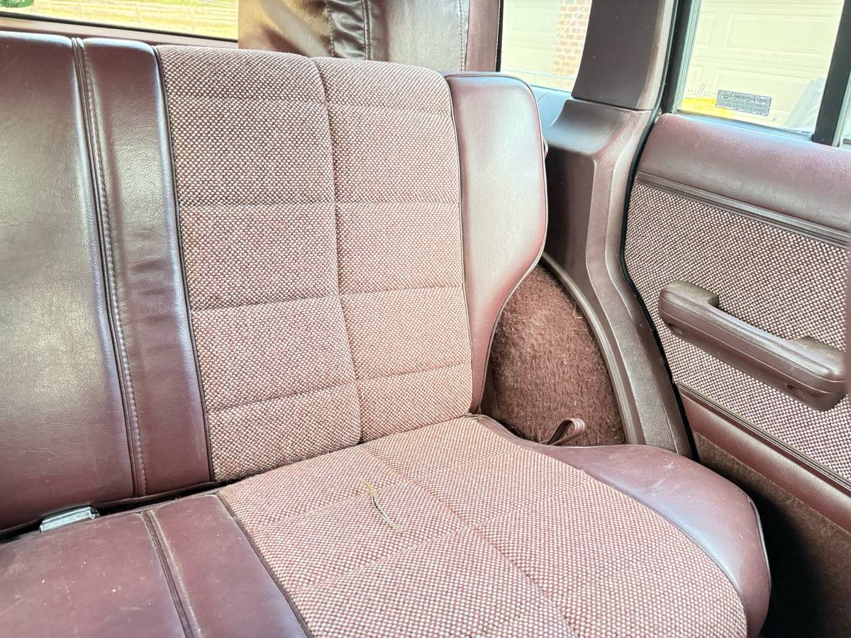 Jeep-cherokee-lorado-1991-custom-9