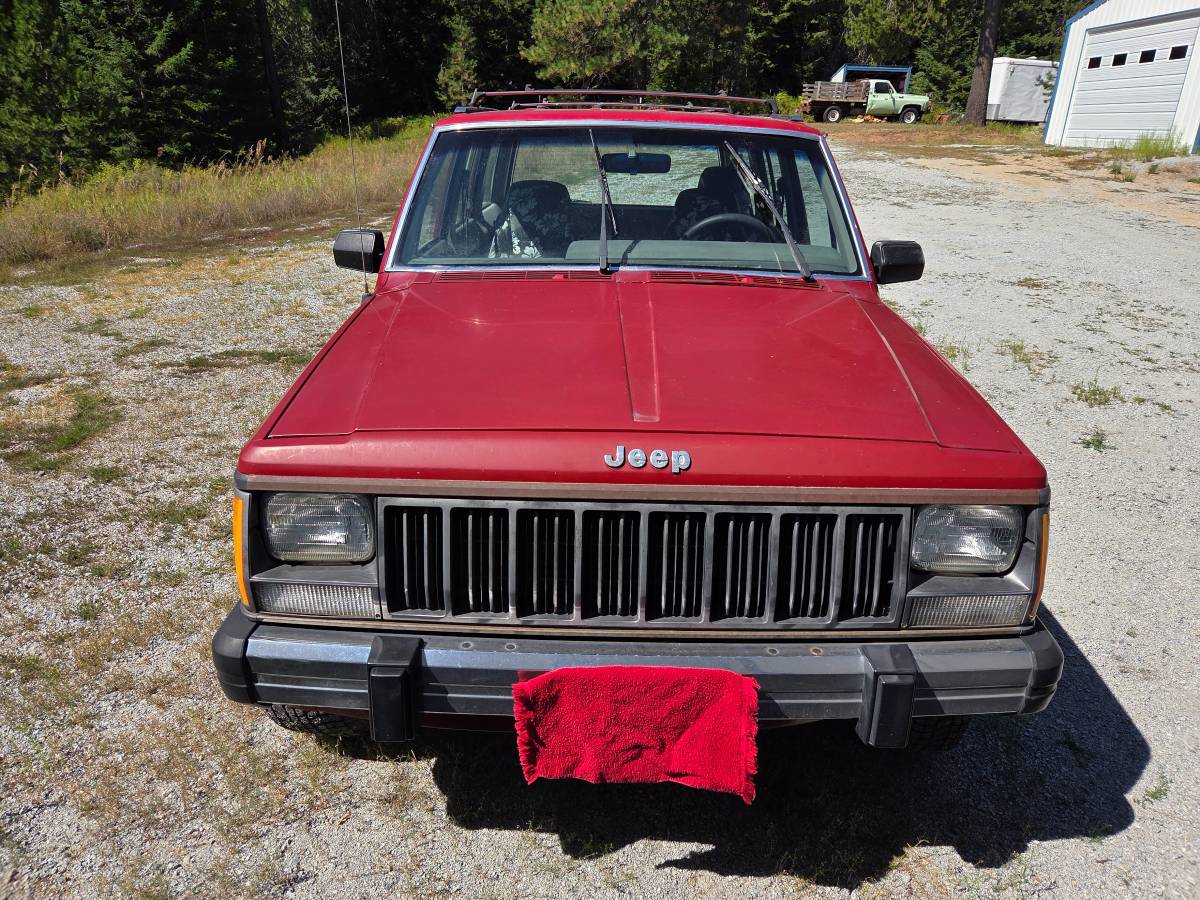 Jeep-cherokee-pioneer-1988-red-1