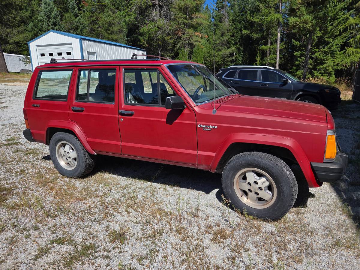 Jeep-cherokee-pioneer-1988-red-2