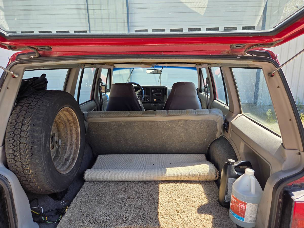 Jeep-cherokee-pioneer-1988-red-4