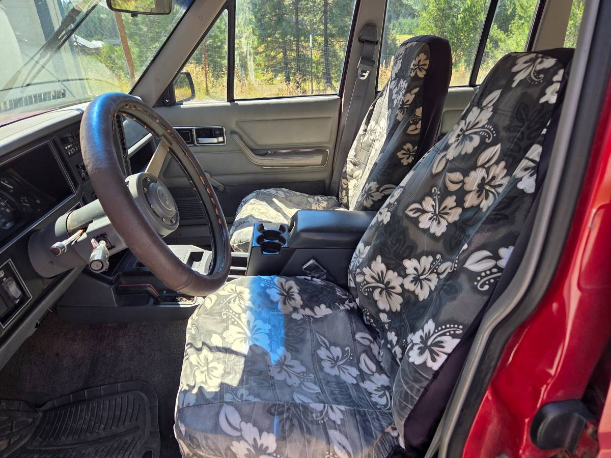 Jeep-cherokee-pioneer-1988-red-5
