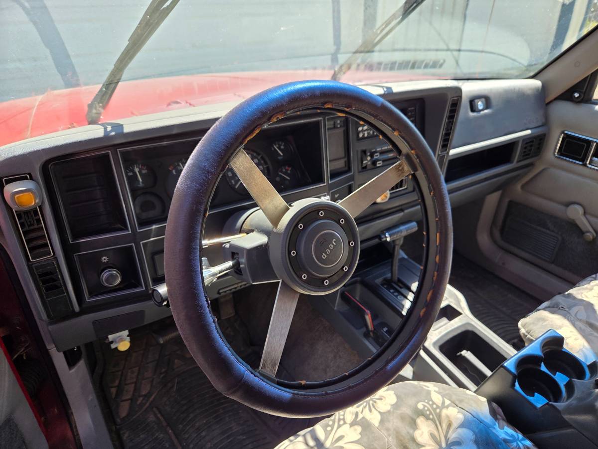 Jeep-cherokee-pioneer-1988-red-7