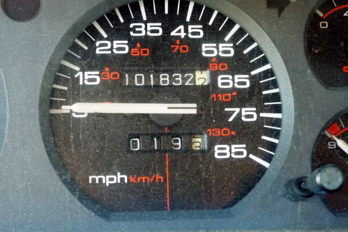 Jeep-cherokee-sport-4x4-1993-white-1