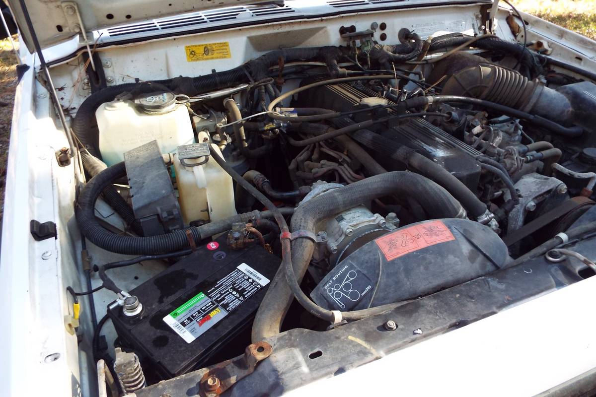 Jeep-cherokee-sport-4x4-1993-white-11