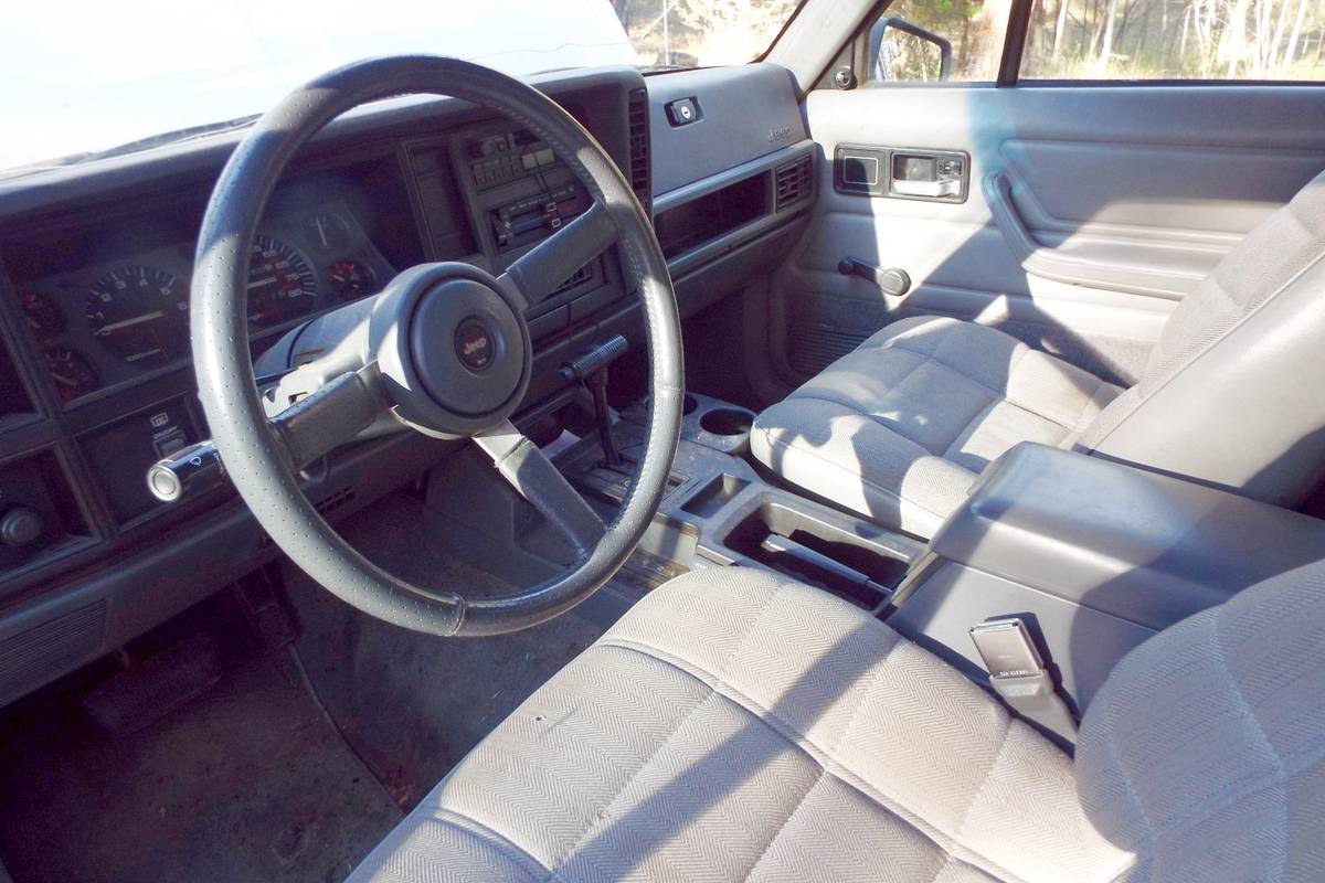 Jeep-cherokee-sport-4x4-1993-white-12