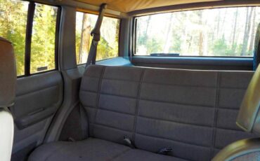 Jeep-cherokee-sport-4x4-1993-white-13