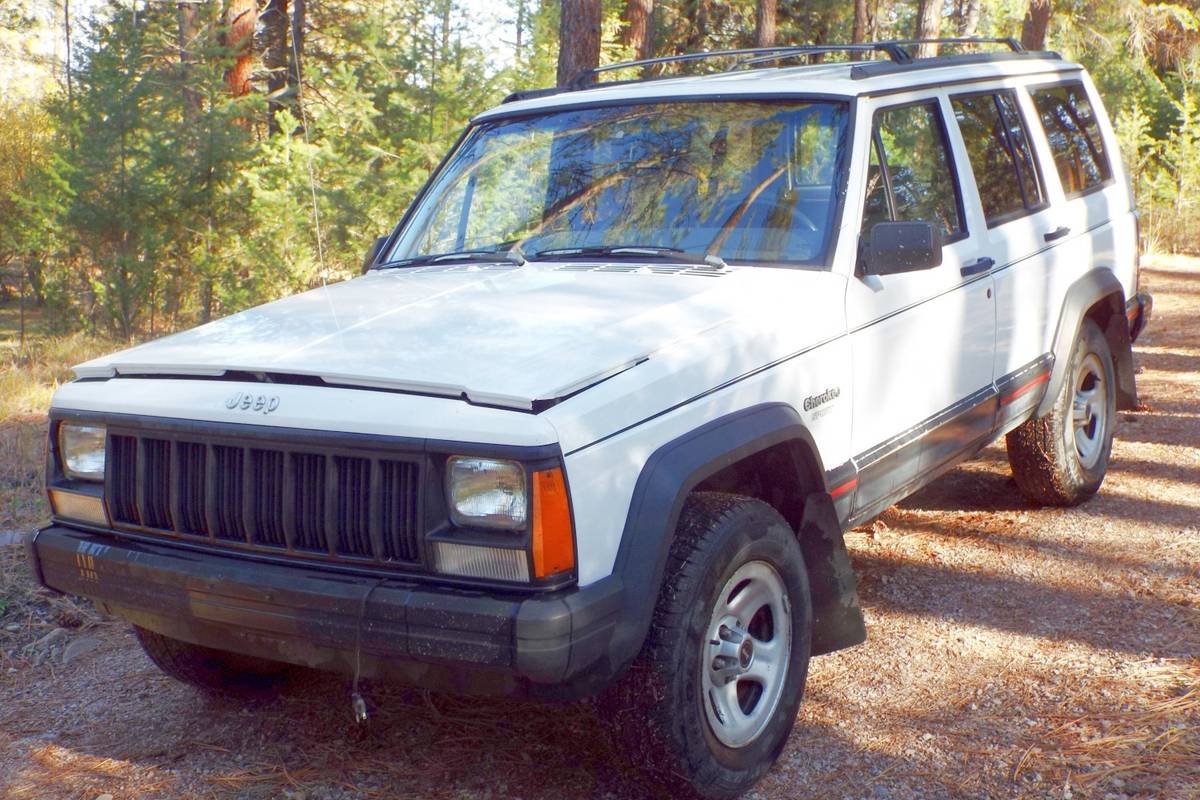 Jeep-cherokee-sport-4x4-1993-white-2