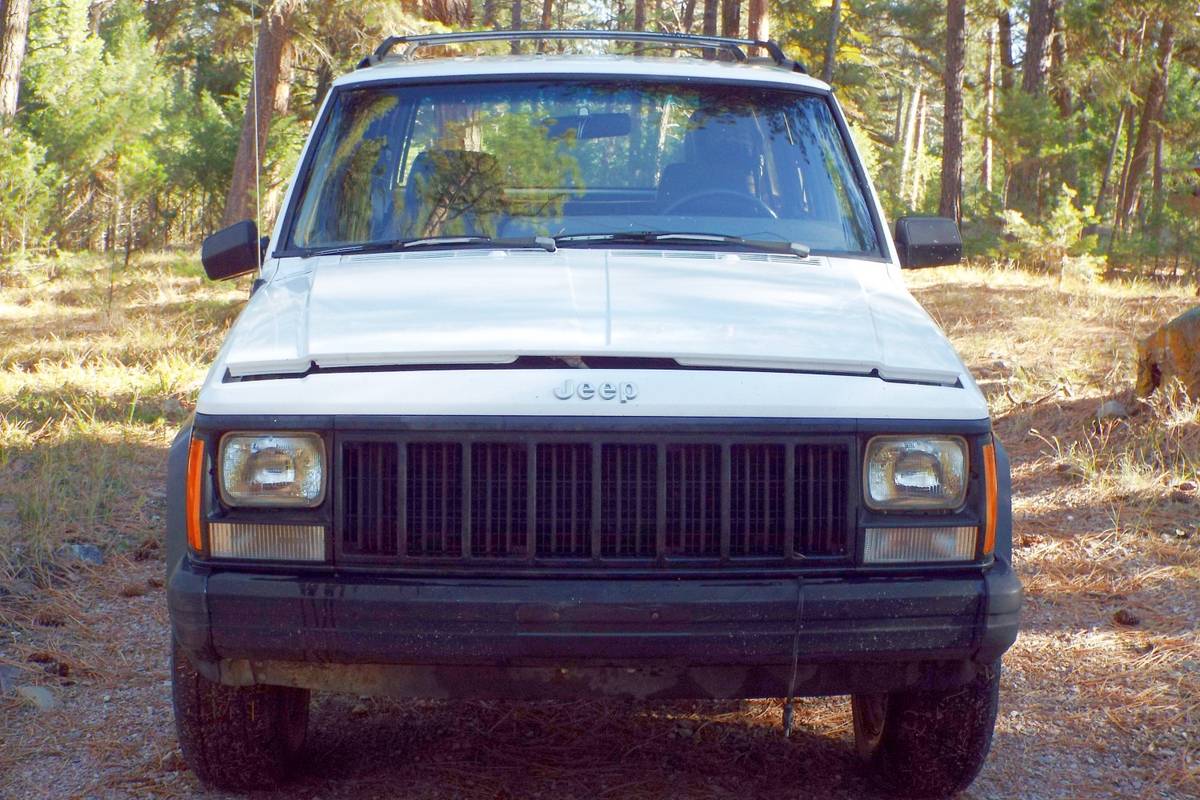 Jeep-cherokee-sport-4x4-1993-white-3