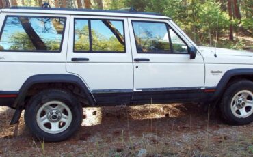 Jeep-cherokee-sport-4x4-1993-white-8