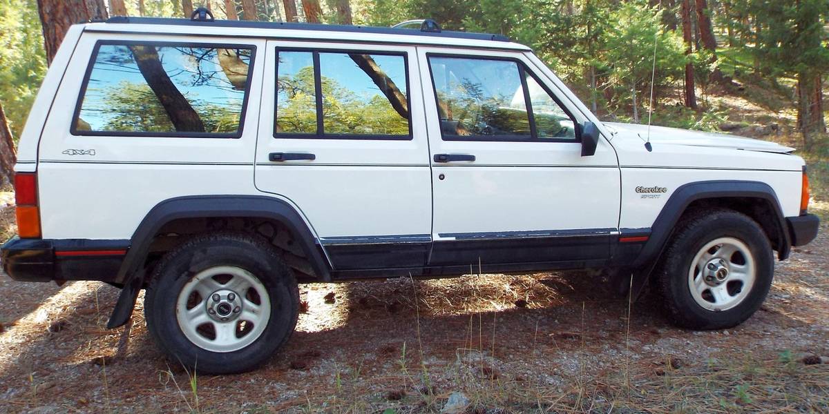 Jeep-cherokee-sport-4x4-1993-white-8