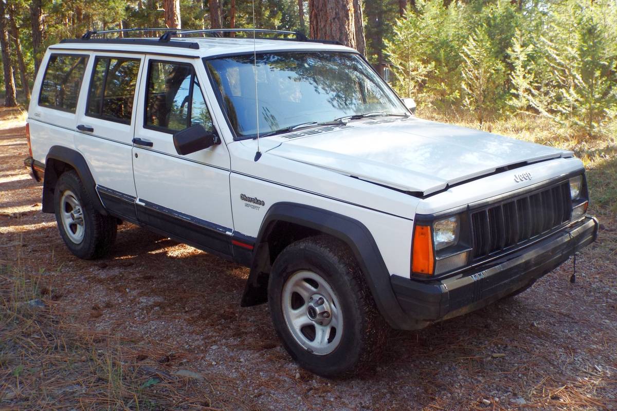 Jeep-cherokee-sport-4x4-1993-white-9