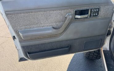 Jeep-cherokee-xj-1990-white-10