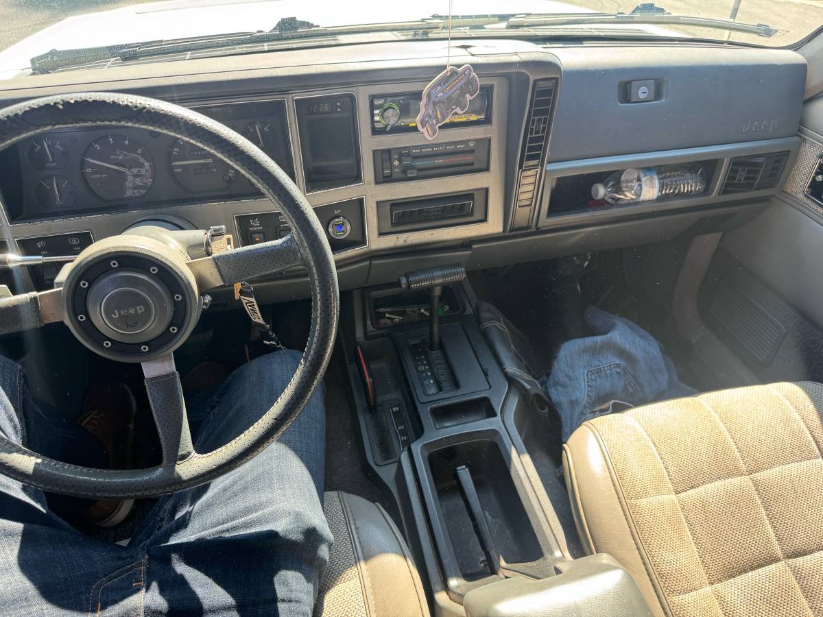 Jeep-cherokee-xj-1990-white-11