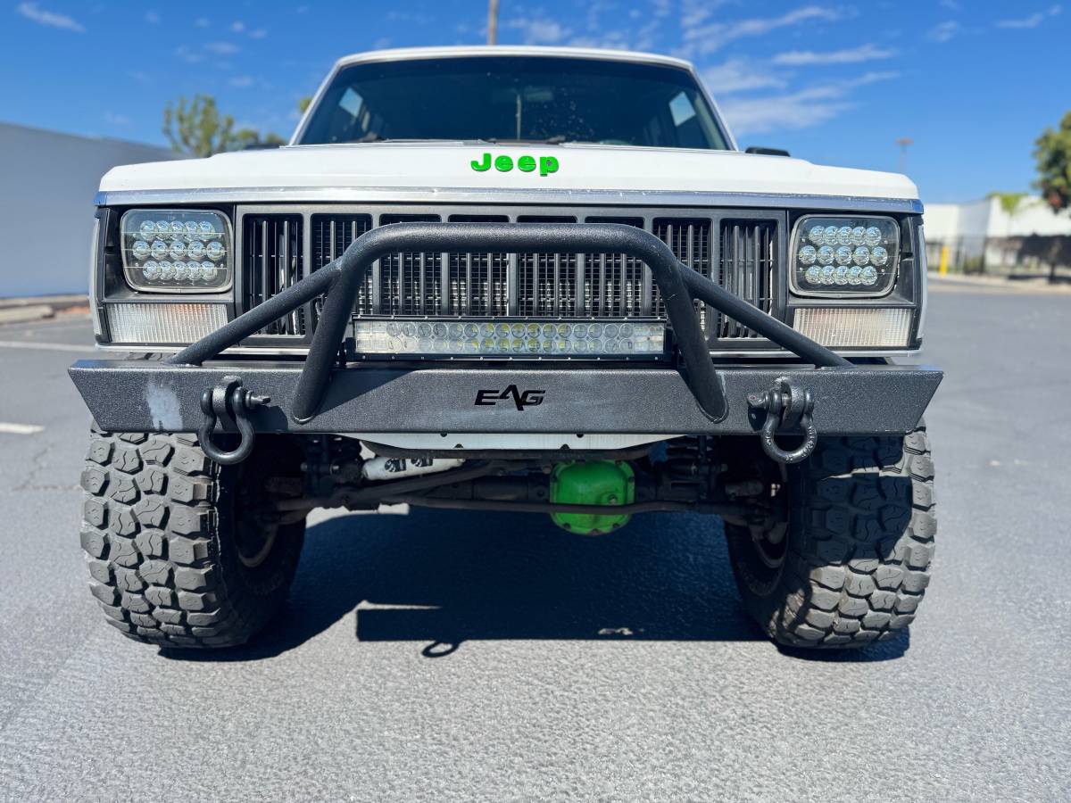 Jeep-cherokee-xj-1990-white-3