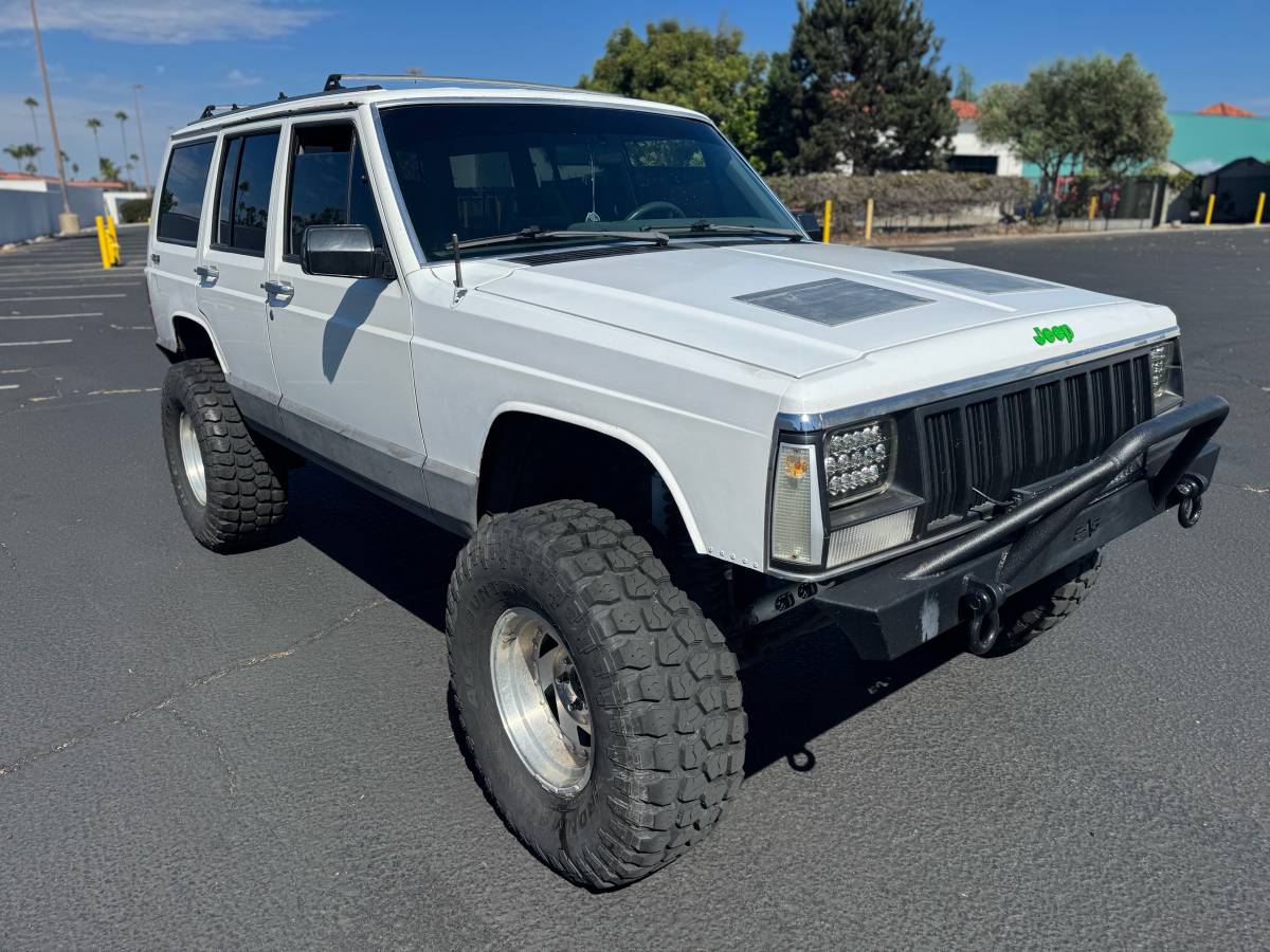 Jeep-cherokee-xj-1990-white-4
