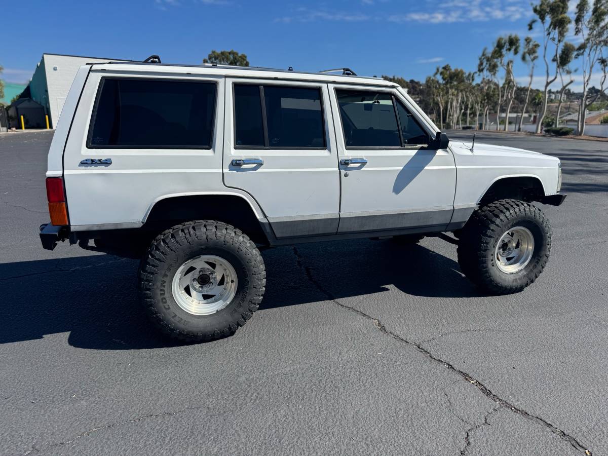 Jeep-cherokee-xj-1990-white-5