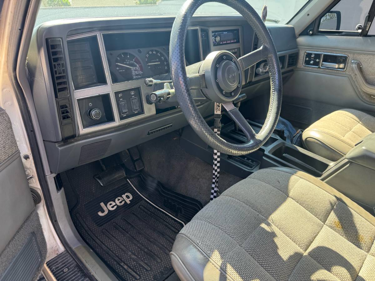 Jeep-cherokee-xj-1990-white-6