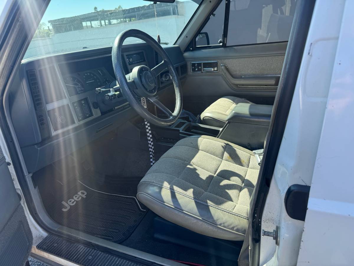 Jeep-cherokee-xj-1990-white-7
