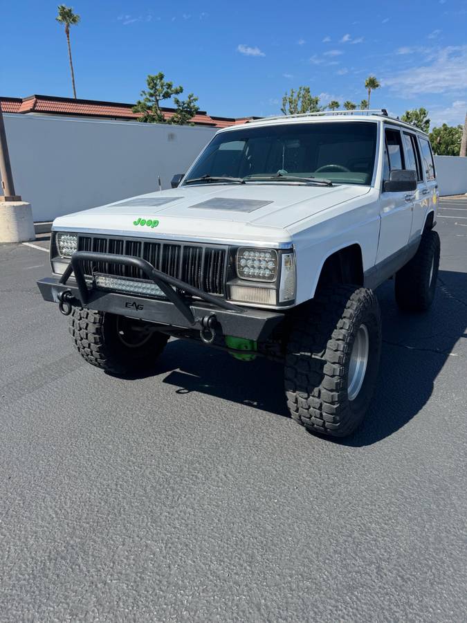Jeep-cherokee-xj-1990-white