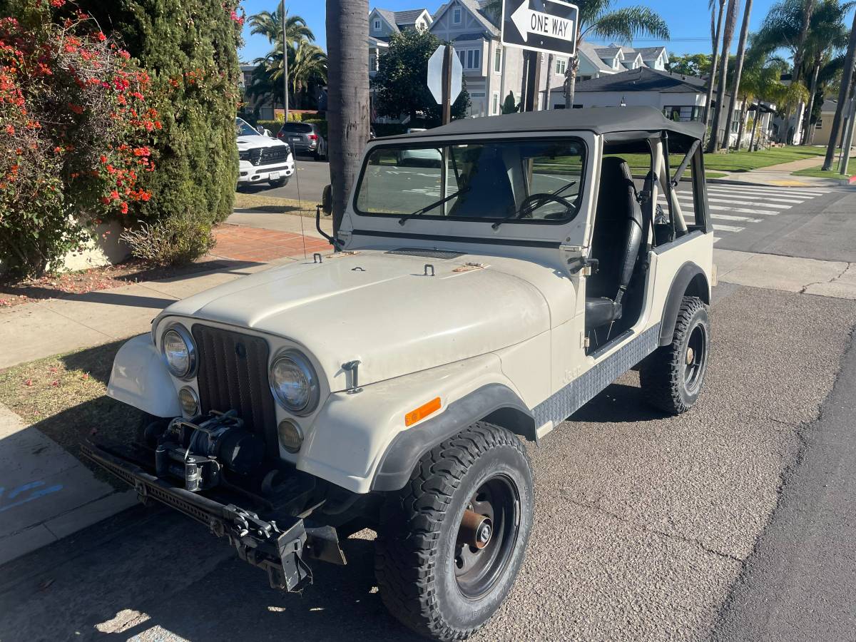 Jeep-cj-7-1983-white-2
