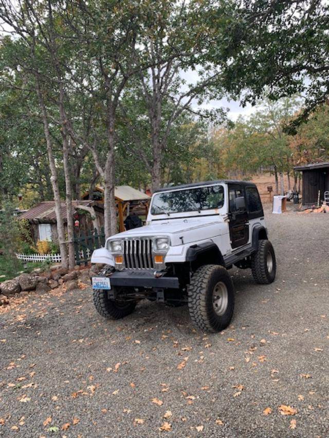 Jeep-cj-7-1990-white-2