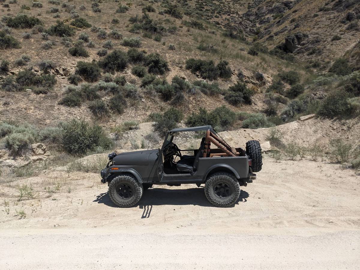 Jeep-cj-7-open-body-with-amc401-1981-grey-1