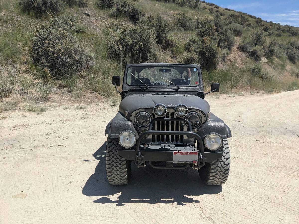 Jeep-cj-7-open-body-with-amc401-1981-grey-2