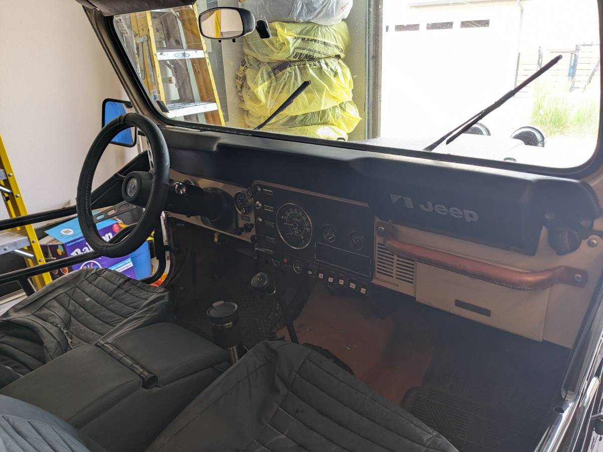 Jeep-cj-7-open-body-with-amc401-1981-grey-4