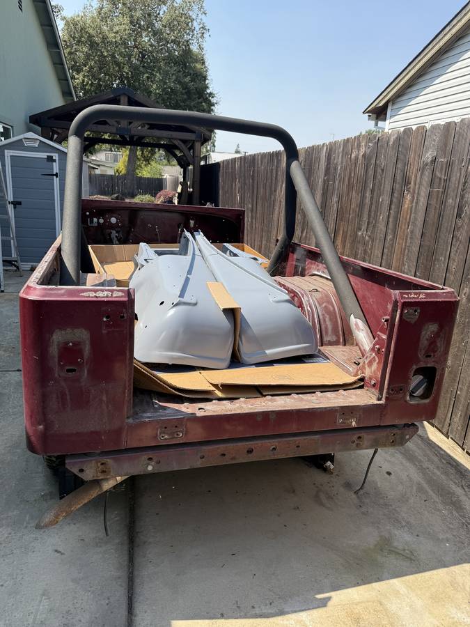 Jeep-cj-8-scrambler-open-body-with-extra-duty-susp-1981-red-14