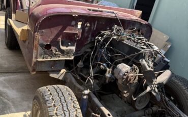 Jeep-cj-8-scrambler-open-body-with-extra-duty-susp-1981-red-3