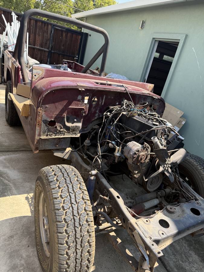 Jeep-cj-8-scrambler-open-body-with-extra-duty-susp-1981-red-3