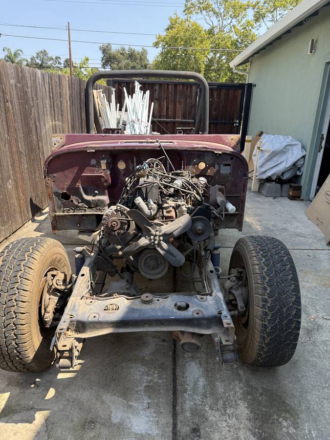 Jeep-cj-8-scrambler-open-body-with-extra-duty-susp-1981-red-4