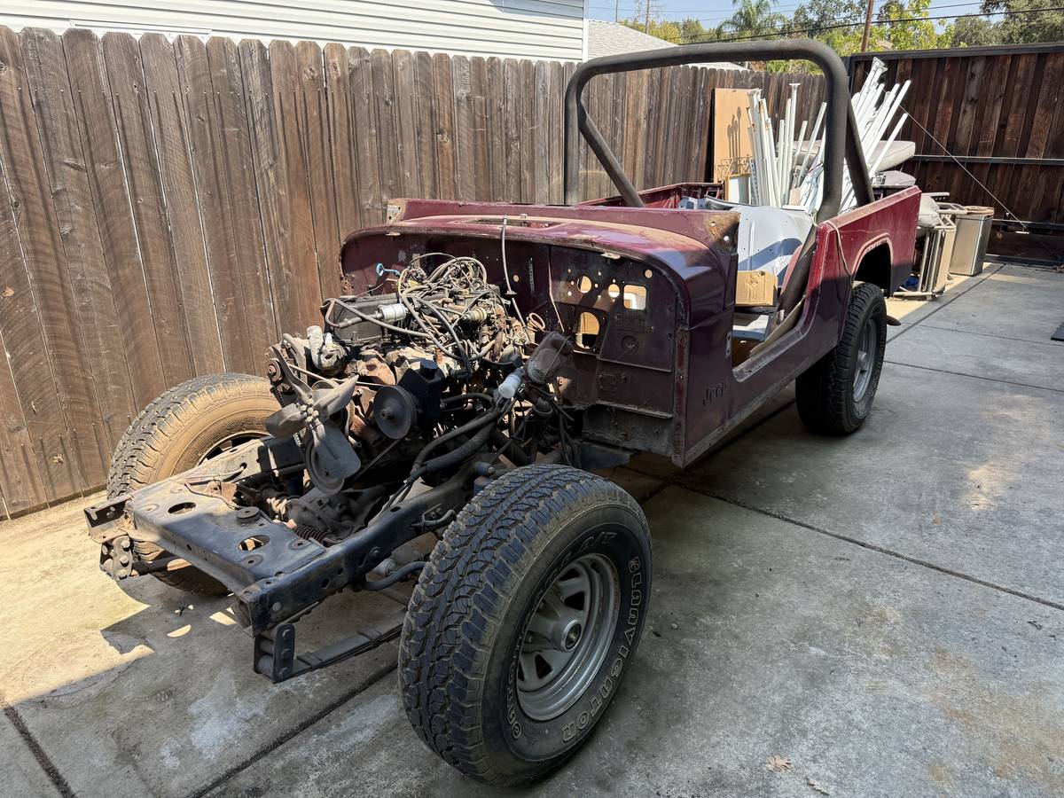 Jeep-cj-8-scrambler-open-body-with-extra-duty-susp-1981-red-6