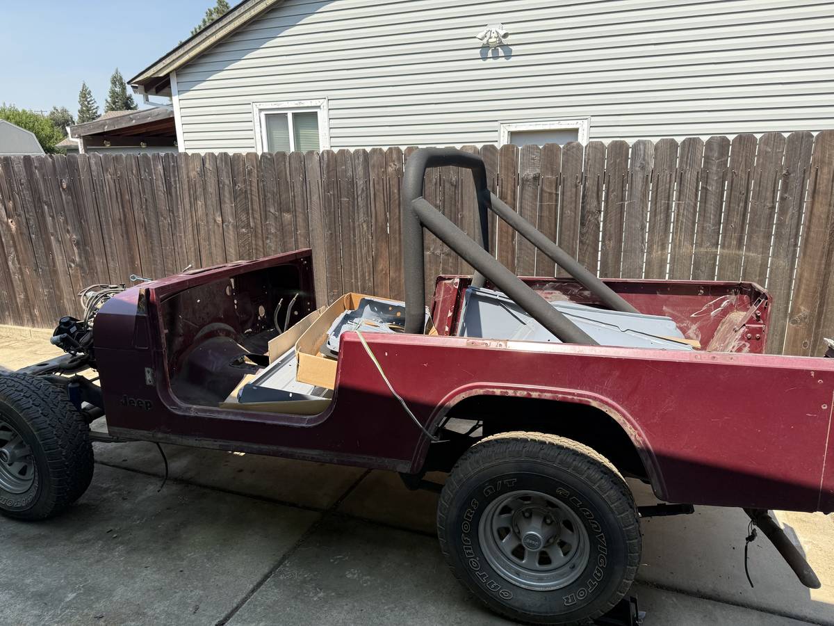 Jeep-cj-8-scrambler-open-body-with-extra-duty-susp-1981-red-8
