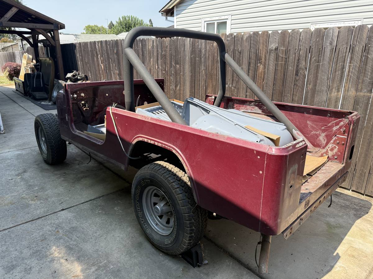 Jeep-cj-8-scrambler-open-body-with-extra-duty-susp-1981-red