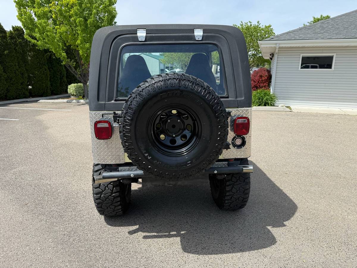 Jeep-cj7-1977-yellow-3