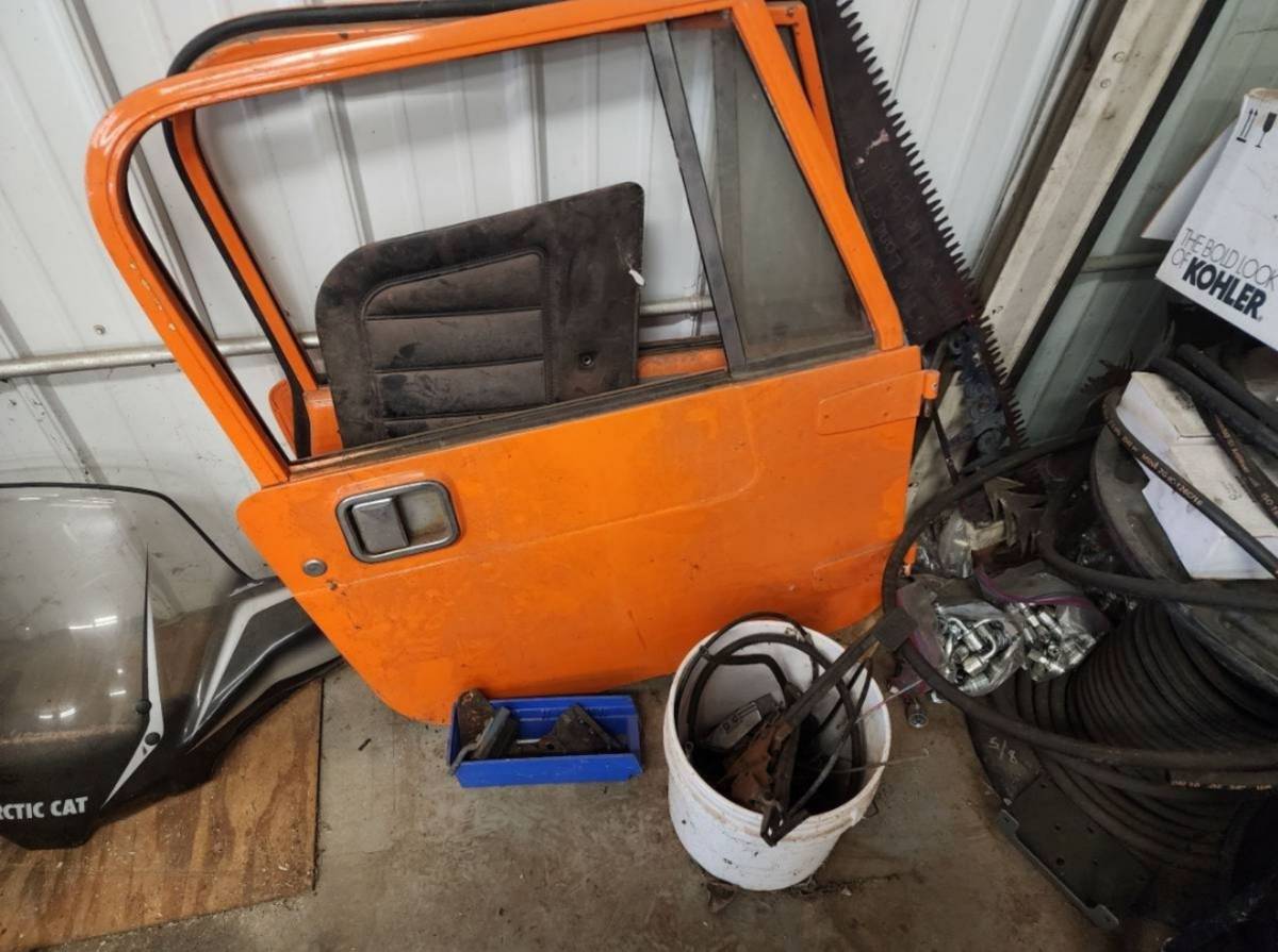 Jeep-cj8-scrambler-1981-orange-5