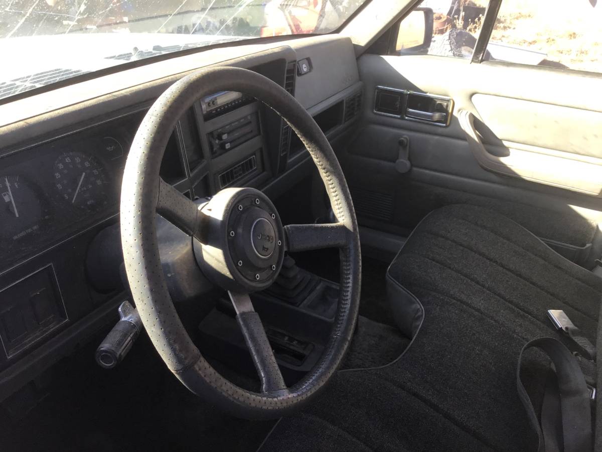 Jeep-comanche-1988-grey-10