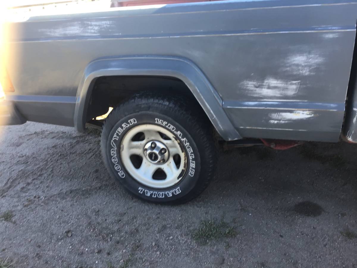 Jeep-comanche-1988-grey-3