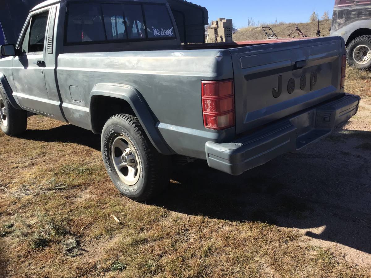 Jeep-comanche-1988-grey-4