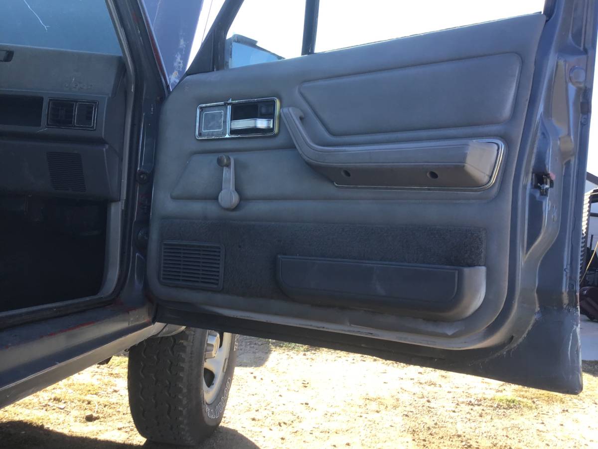 Jeep-comanche-1988-grey-8