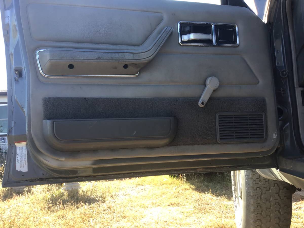 Jeep-comanche-1988-grey-9