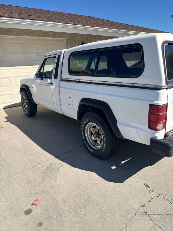 Jeep-comanche-1989-white-2