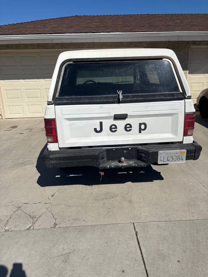 Jeep-comanche-1989-white-4
