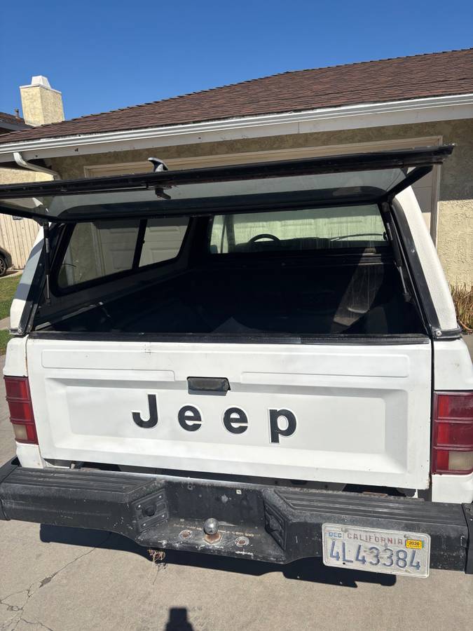 Jeep-comanche-1989-white-7